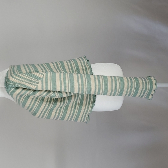 Nasty Gal Cropped Bell Sleeves Sweater Size Medium - Picture 2 of 6